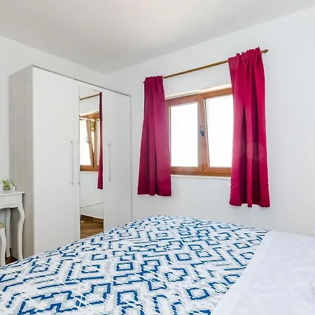 Carpe Diem - One Bedroom With Terrace And Sea View